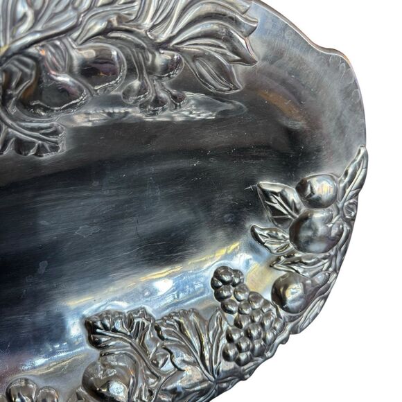 Tabletops Unlimited Aluminum Oval Platter Serving Bowl, 20" x 14 x 2 1/2" High - Picture 6 of 8